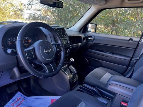 Used 2017 Jeep Patriot Latitude image 10