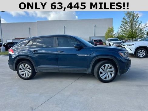 Used 2022 Volkswagen Atlas Cross Sport SE FWD image 2