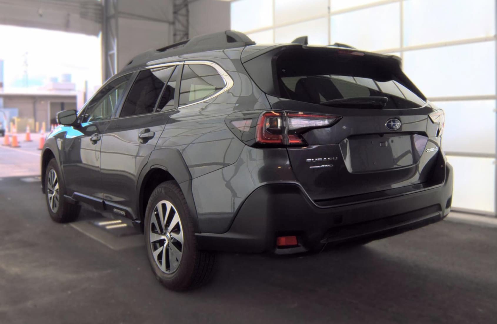 Used 2024 Subaru Outback Premium AWD/4WD image 5