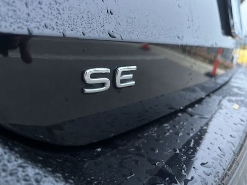 Used 2024 Volkswagen Taos SE image 8