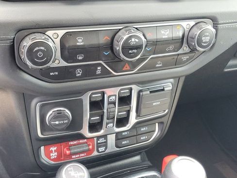 Used 2024 Jeep Wrangler Unlimited Rubicon AWD/4WD image 21