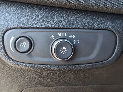 Used 2025 Chevrolet TrailBlazer LS w/ LS Convenience Package FWD image 17