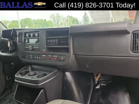 Used 2014 Chevrolet Express 2500 RWD image 29