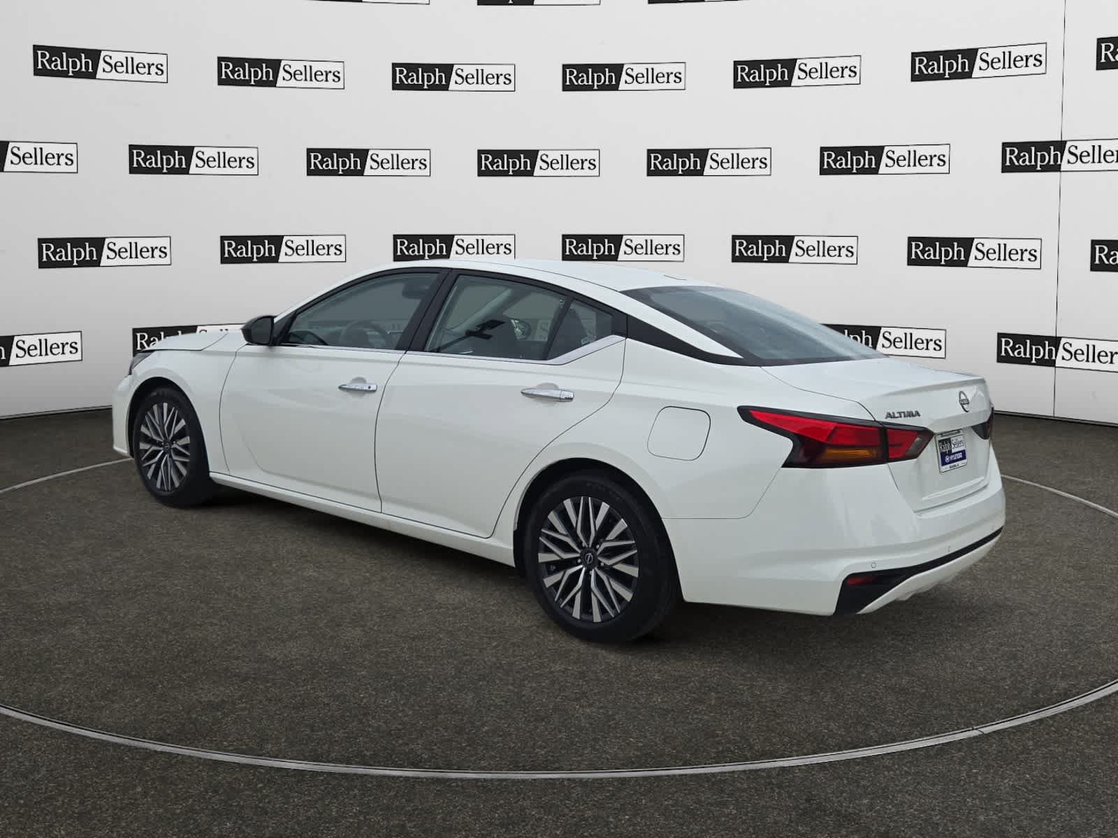 Used 2025 Nissan Altima 2.5 SV FWD image 4