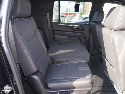 Used 2026 Chevrolet Suburban RST RWD image 8