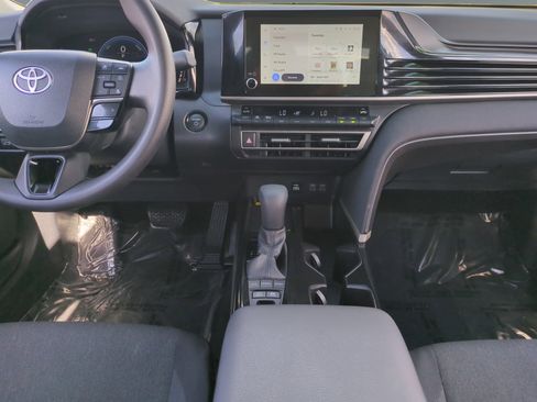 Used 2025 Toyota Camry LE image 11