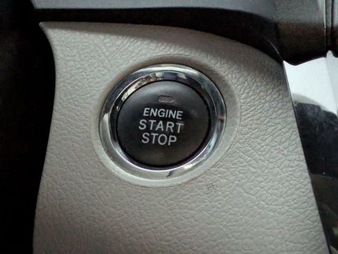 Used 2020 Toyota Sienna XLE image 30