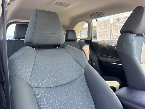 Used 2025 Toyota RAV4 XLE FWD image 27
