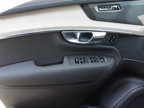 New 2026 Volvo XC90 B6 Plus w/ Protection Package Premier image 17