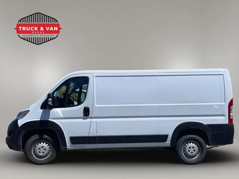 Used 2025 RAM ProMaster 2500 w/ Convenience Group FWD image 3