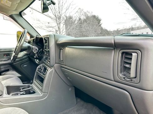 Used 2006 GMC Sierra 3500 SLE w/ Snow Plow Prep Package image 28