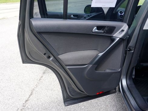 Used 2017 Volkswagen Tiguan Limited w/ Premium Package image 24