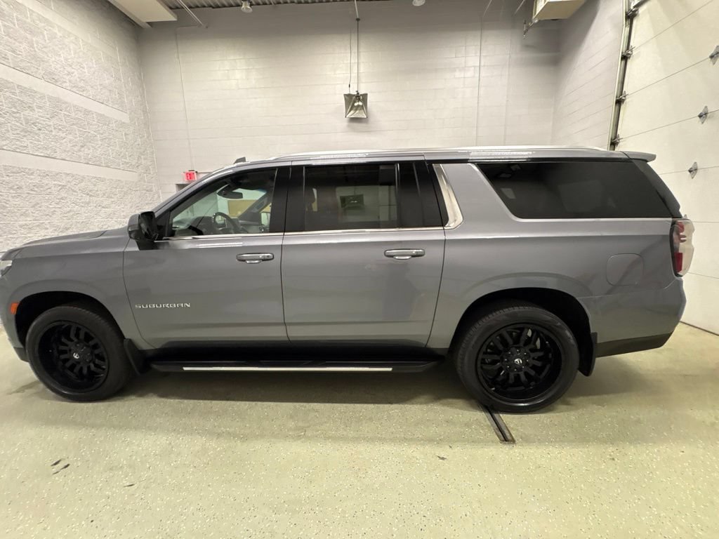 Used 2022 Chevrolet Suburban LT w/ LT Signature Plus Package AWD/4WD image 7