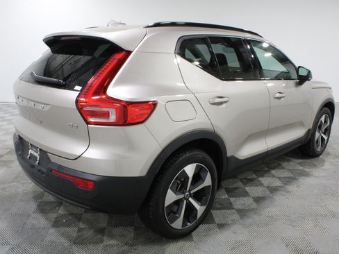 Used 2023 Volvo XC40 B4 Ultimate FWD image 28