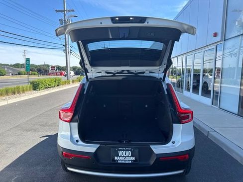 Certified 2025 Volvo XC40 B5 Plus AWD/4WD image 11