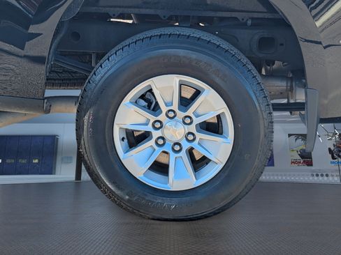 Used 2023 Chevrolet Silverado 1500 LT image 10