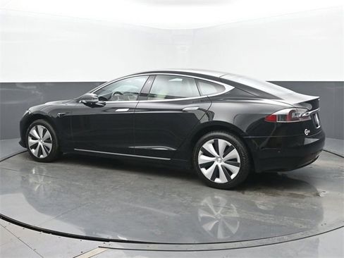 Used 2020 Tesla Model S Long Range Plus image 3