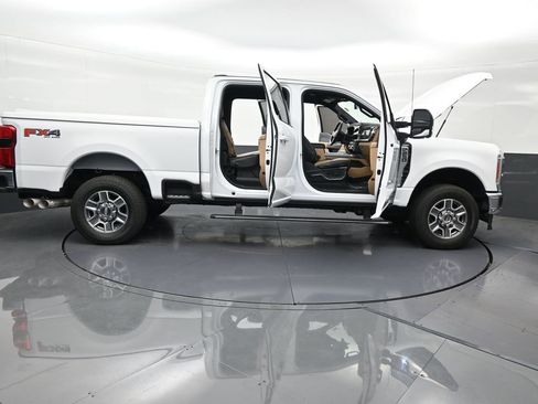 Used 2023 Ford F250 Lariat w/ Lariat Ultimate Package AWD/4WD image 32