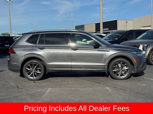 Used 2023 Volkswagen Tiguan SE FWD image 2