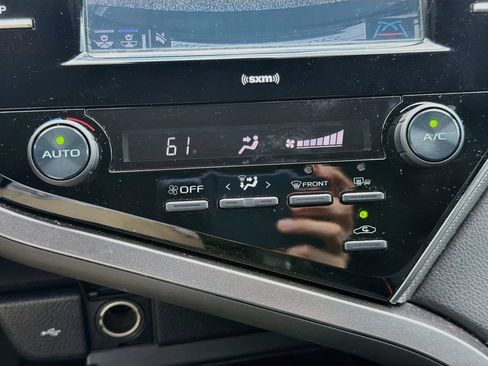 Used 2020 Toyota Camry SE w/ Convenience Package FWD image 31