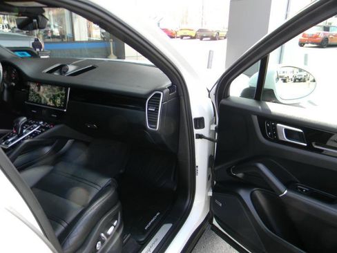 Used 2019 Porsche Cayenne AWD/4WD image 22