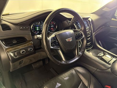 Used 2016 Cadillac Escalade Platinum AWD/4WD image 4