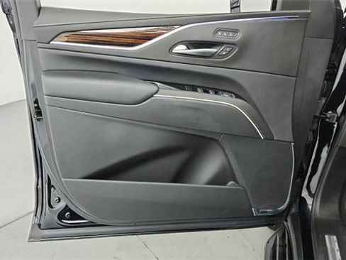 Certified 2022 Cadillac Escalade Premium Luxury image 9