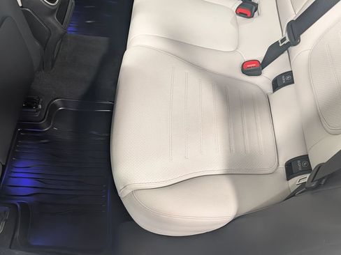 Used 2023 Mercedes-Benz GLC 300 4MATIC image 25