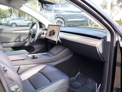 Used 2023 Tesla Model Y Long Range image 28