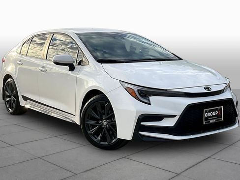 Used 2026 Toyota Corolla SE image 3