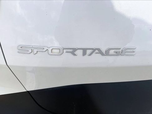 Used 2023 Kia Sportage LX image 7