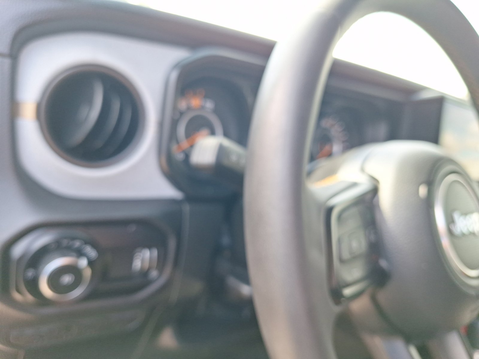 Used 2025 Jeep Wrangler Sport AWD/4WD image 18