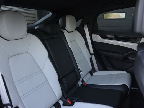 Certified 2026 Porsche Cayenne Coupe AWD/4WD image 30