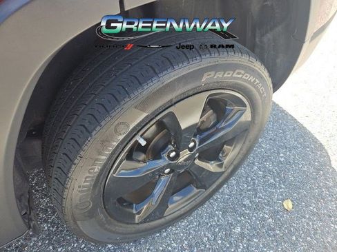 Used 2021 Jeep Cherokee Latitude Plus FWD image 10