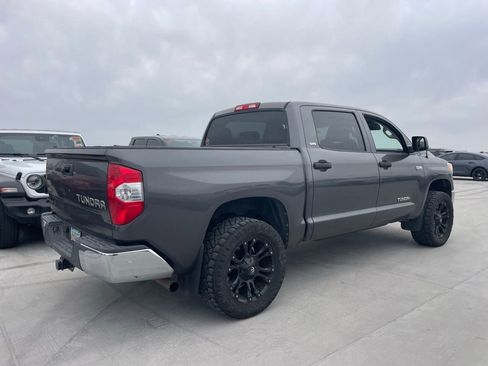 Used 2017 Toyota Tundra SR5 w/ SR5 Upgrade Package image 2