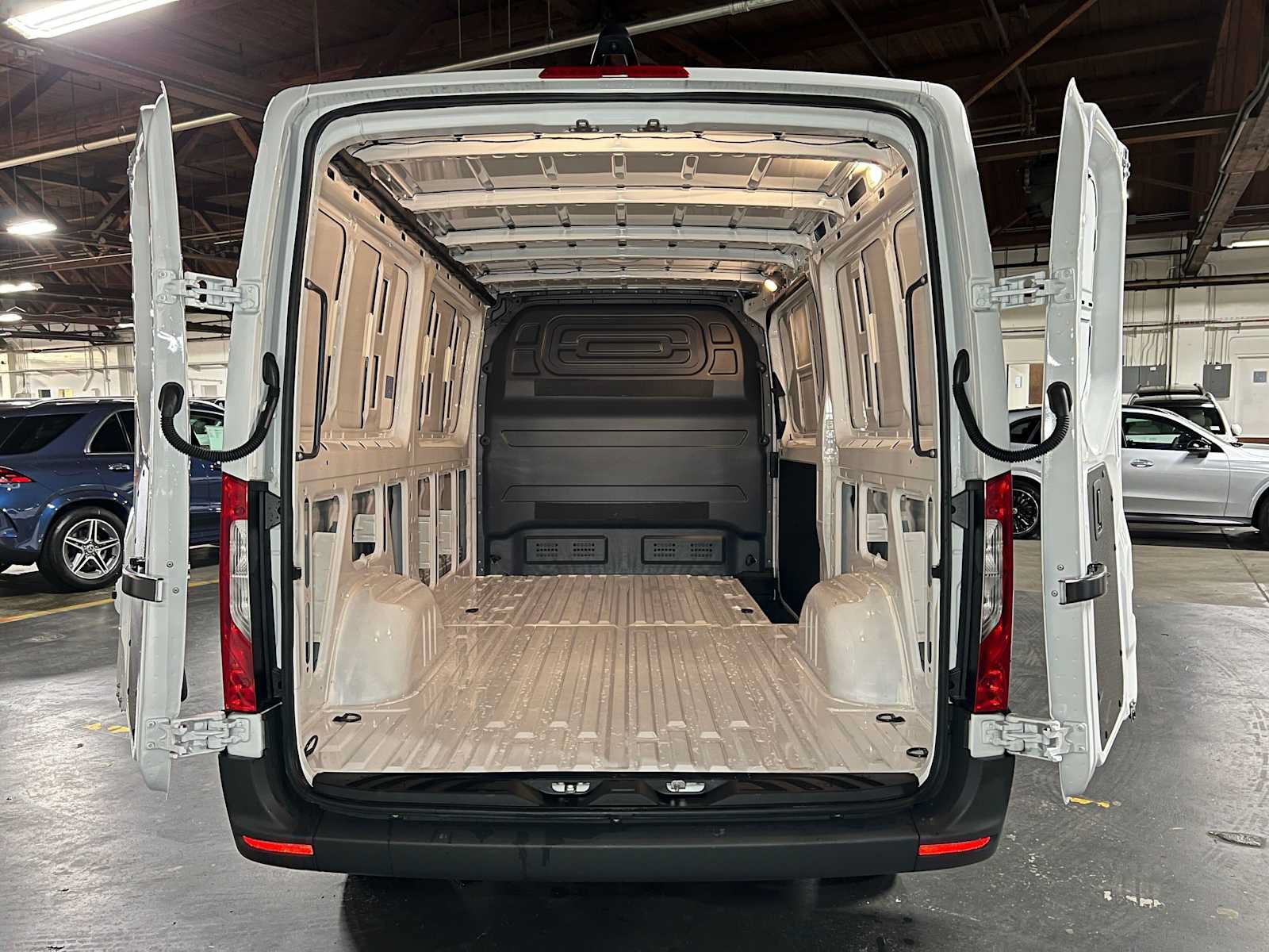 Used 2025 Mercedes-Benz Sprinter 2500 image 15