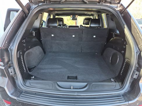 Used 2020 Jeep Grand Cherokee Altitude image 18