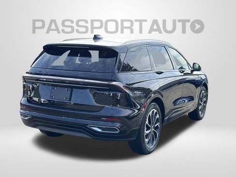 Used 2025 Lincoln Nautilus Reserve image 5