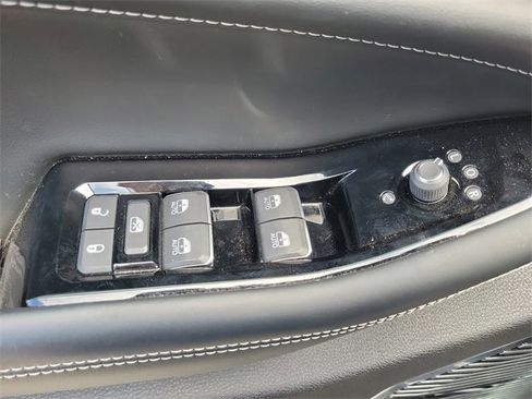 Used 2023 Jeep Grand Cherokee Overland w/ Advanced Protech Group III image 19