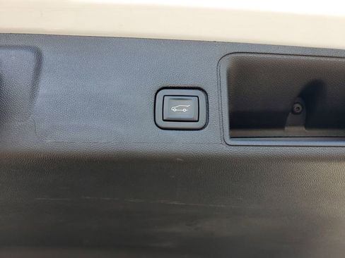 Used 2023 GMC Terrain SLE w/ Driver Convenience Package image 30