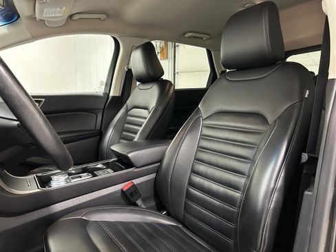Used 2020 Ford Edge SEL w/ Cold Weather Package AWD/4WD image 25