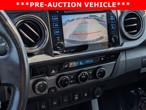 Used 2016 Toyota Tacoma TRD Off-Road w/ Premium & Technology Package AWD/4WD image 31