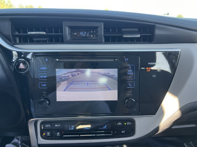 Used 2017 Toyota Corolla LE w/ Carpet Mat Package (TMS) FWD image 21