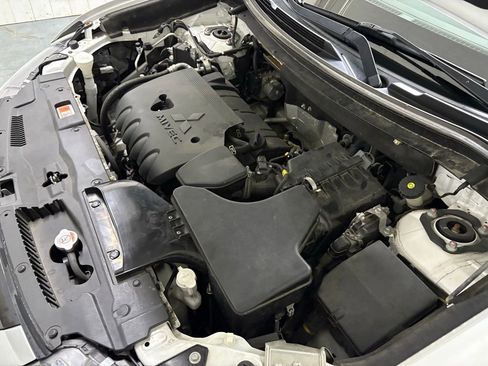 Used 2019 Mitsubishi Outlander ES FWD image 32
