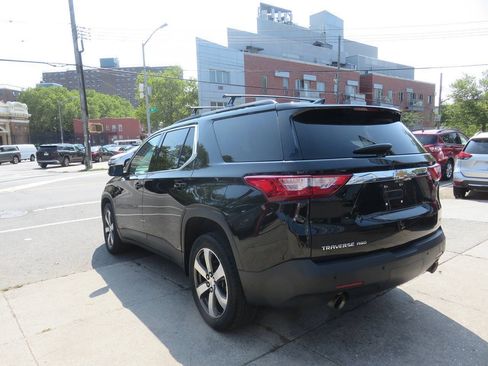 Used 2021 Chevrolet Traverse LT w/ LT Premium Package AWD/4WD image 5