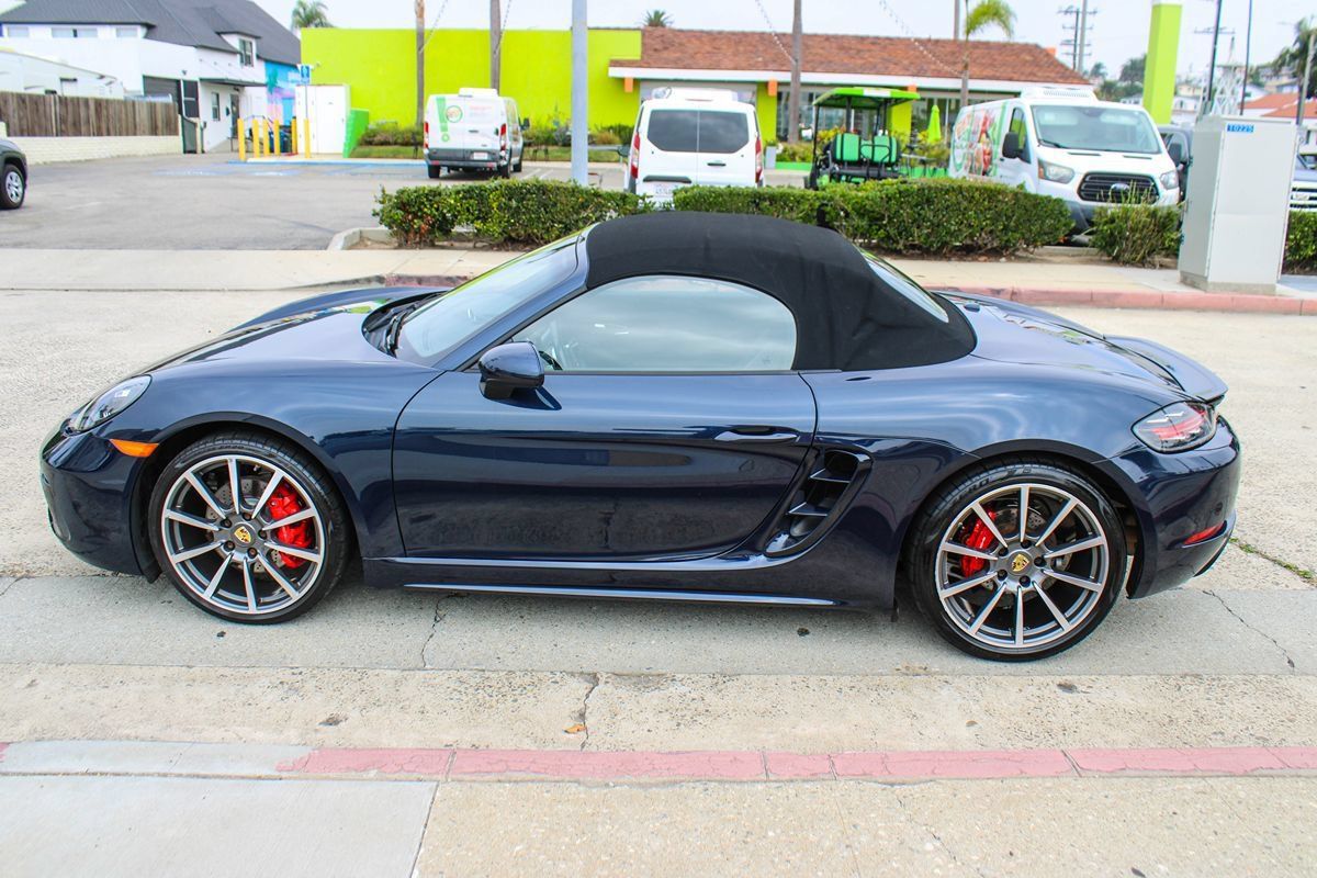 Used 2018 Porsche 718 Boxster S RWD image 12