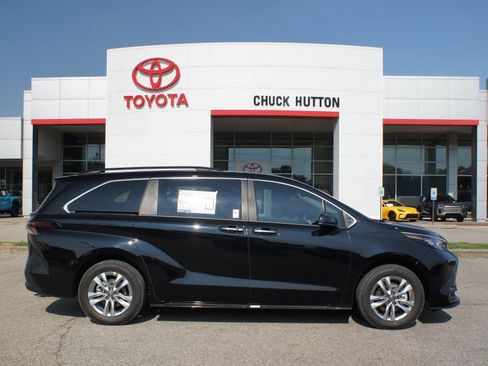 Used 2026 Toyota Sienna XLE AWD/4WD image 25