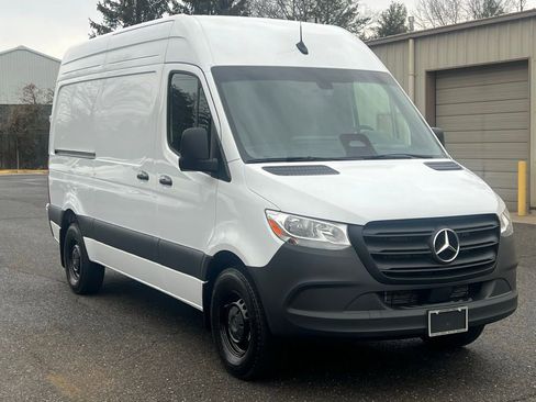 Used 2025 Mercedes-Benz Sprinter 2500 image 2