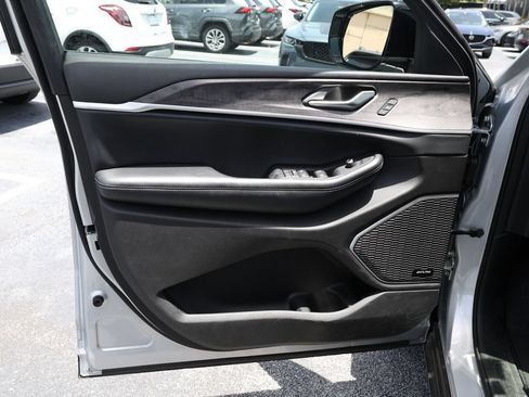 Used 2022 Jeep Grand Cherokee Limited RWD image 8