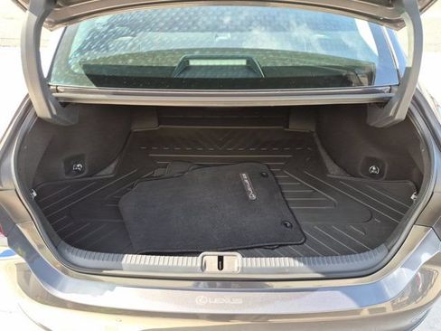 Used 2025 Lexus ES 300h w/ Premium Package FWD image 32